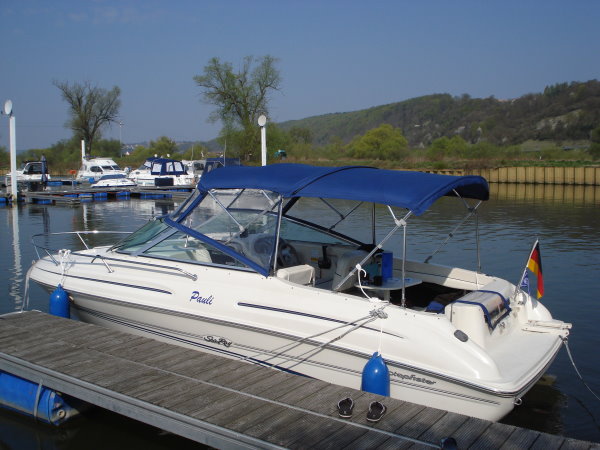 Sea Ray 215 EC am Steg